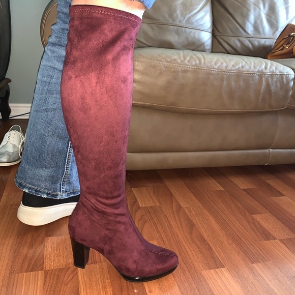Very cute Ron white boots🖤 never worn - Picture 3 of 6